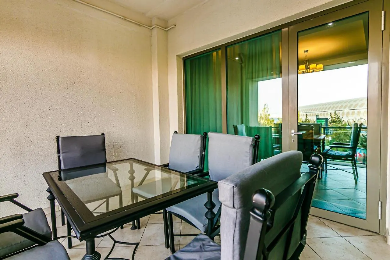 Baku Deniz Mall Family Hotel Apartment 5*,